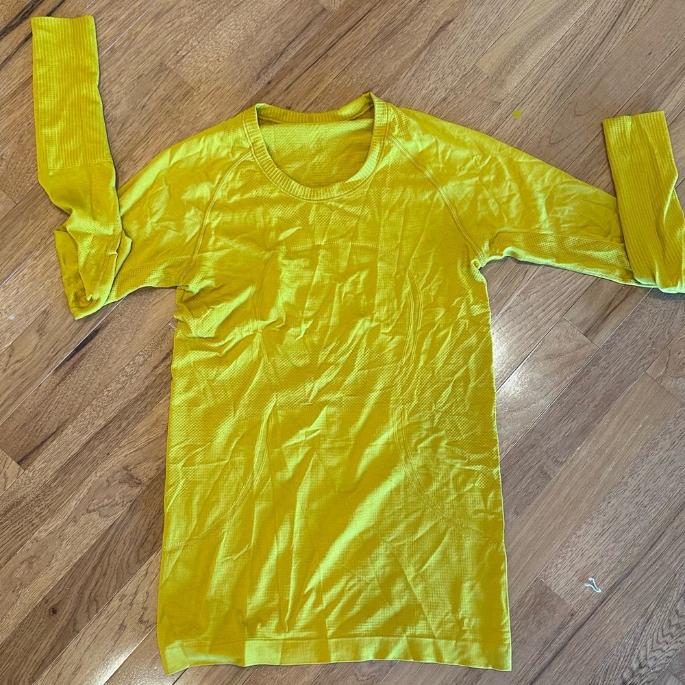 LULULEMON TOP
